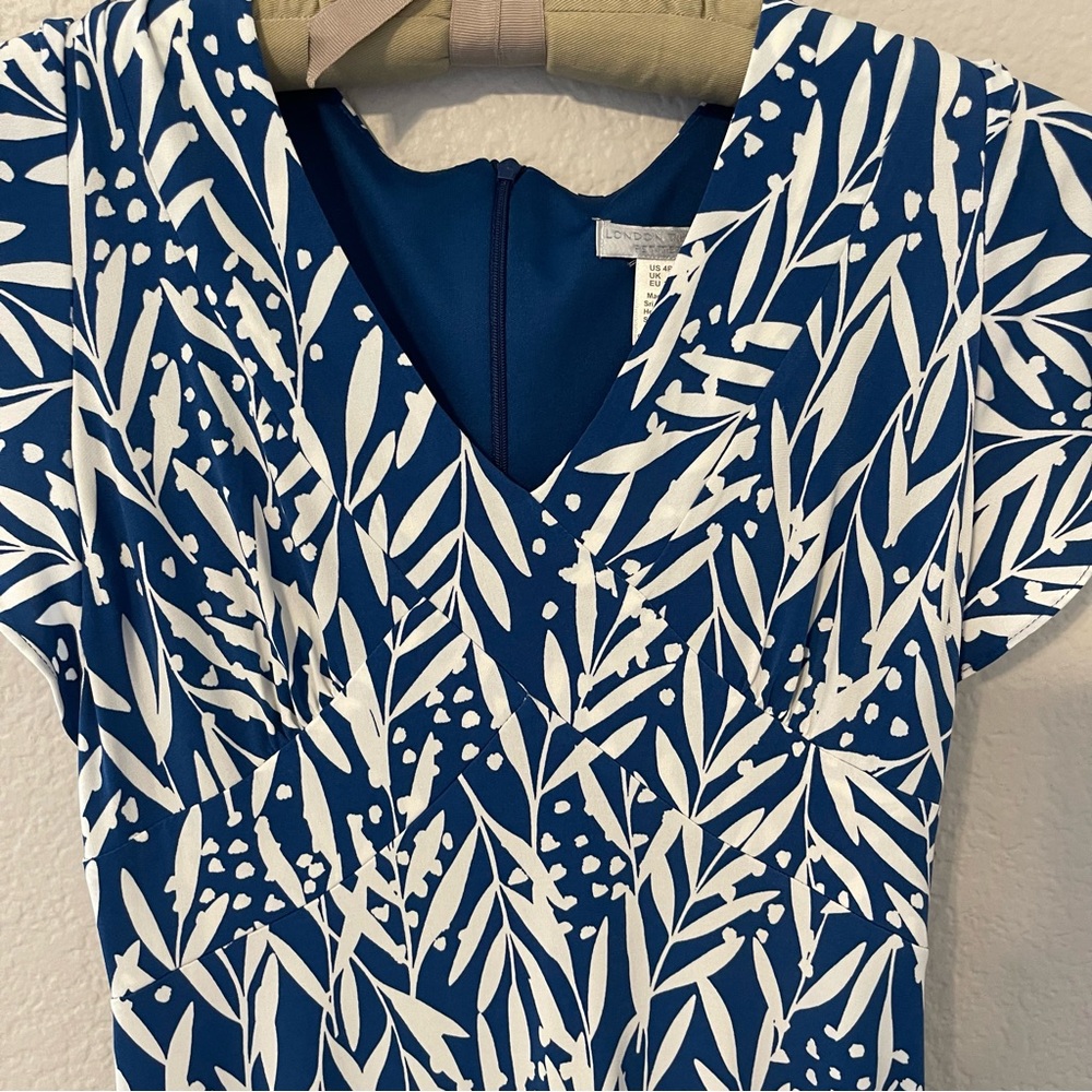 London Times Women’s Blue White Flutter Sleeve Dress, 4P.